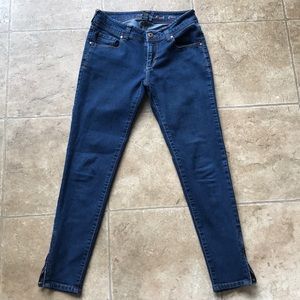 Women’s size 2 skinny jeans